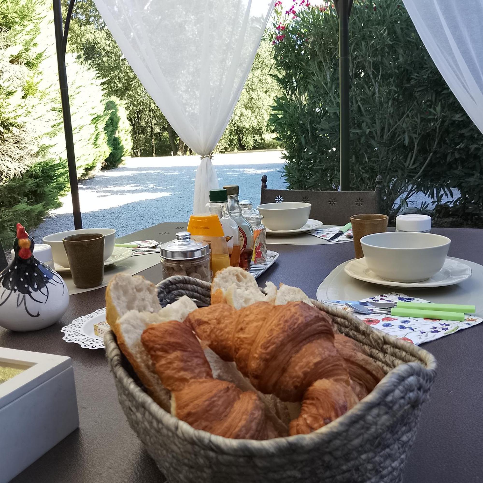 Au Fil De Soi Hotel Vezenobres Buitenkant foto